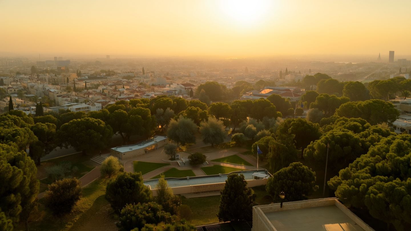 A scenic view of Givatayim in Tel Aviv District