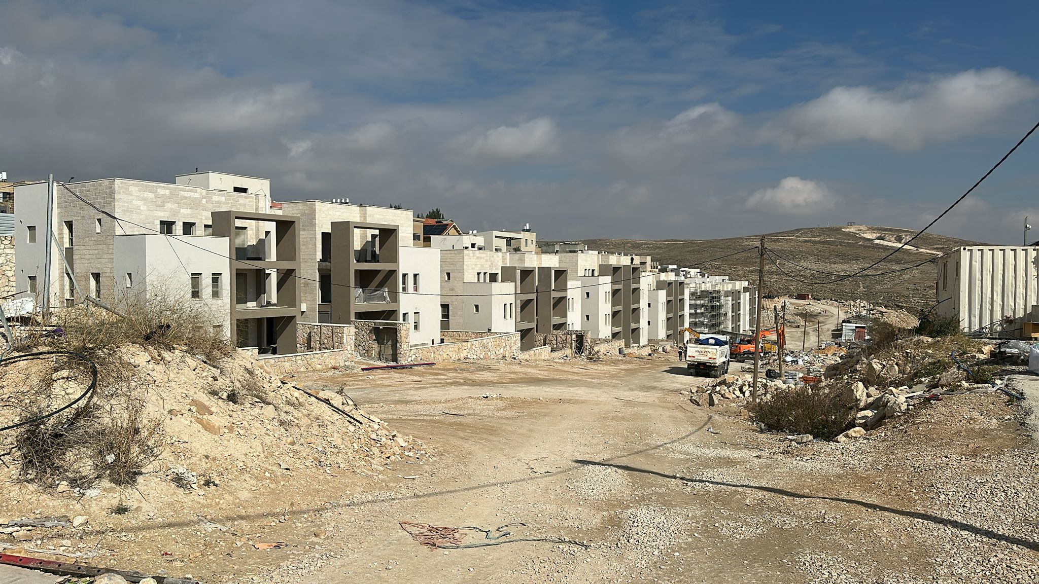 גלריה עינב 137 מ''ר