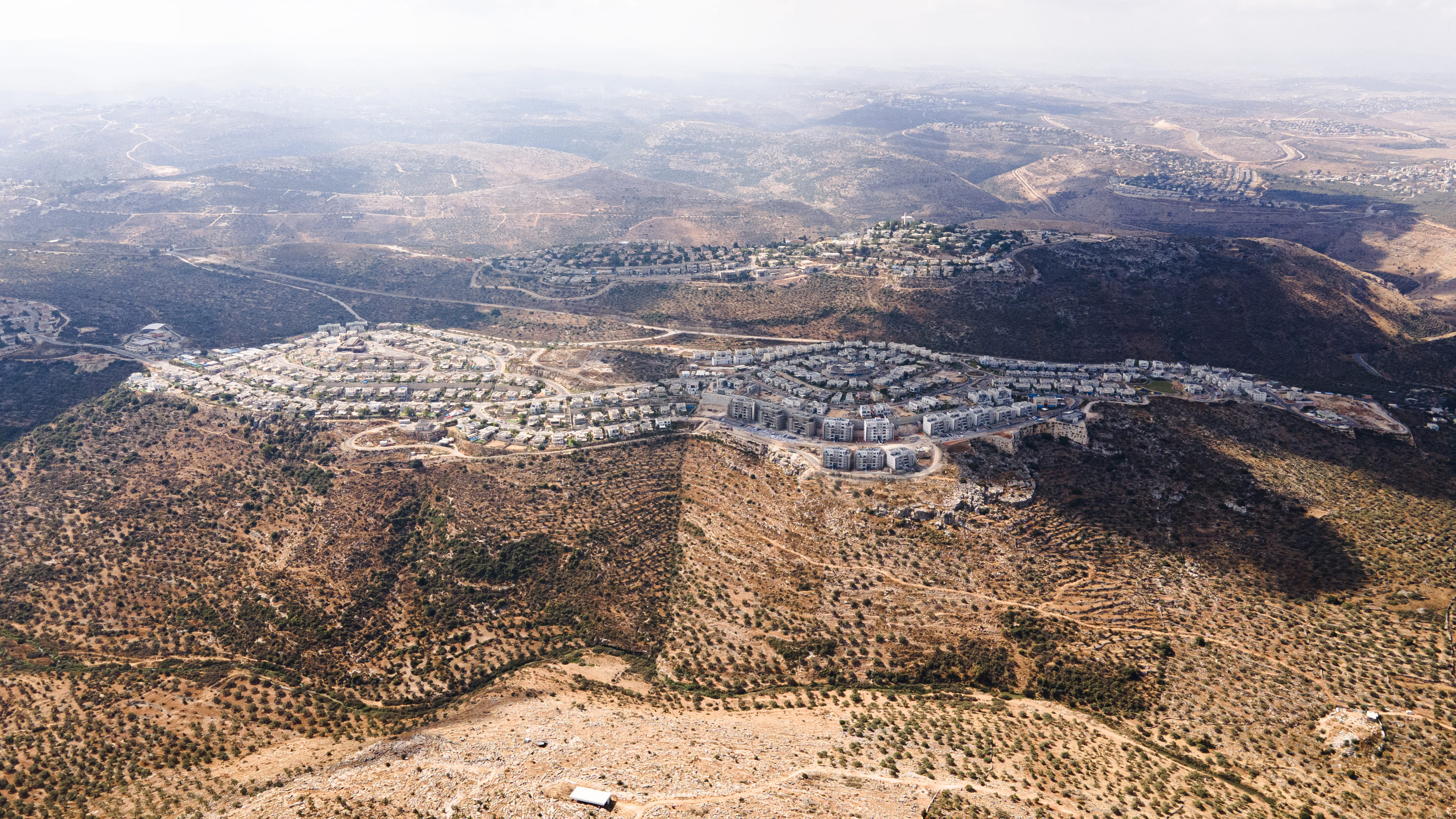 לֹשם